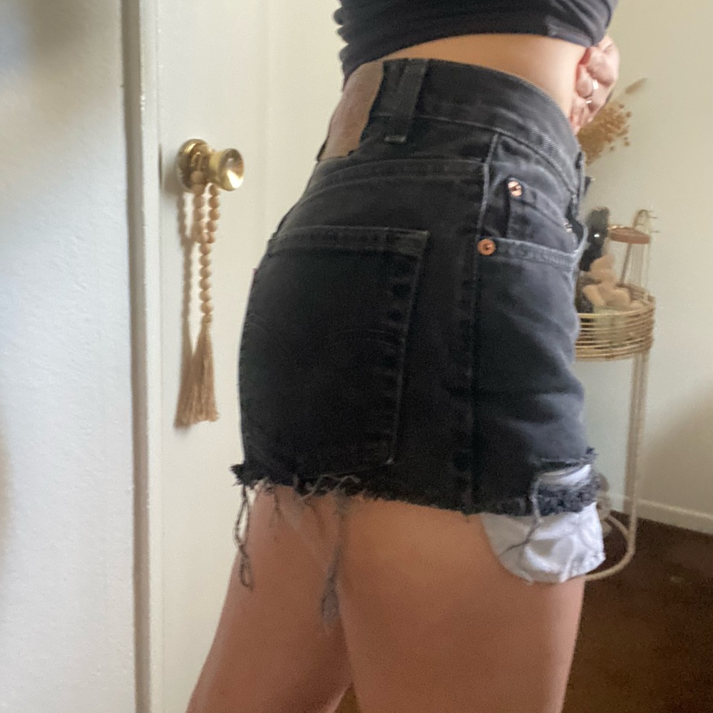 Levi’s Shorts - Picture 7 of 8